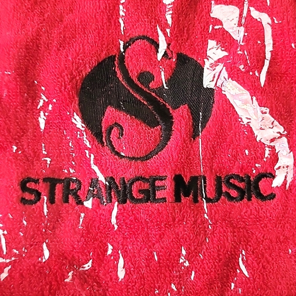 Strange Music Face Towel & Pin Set - Picture 3 of 6